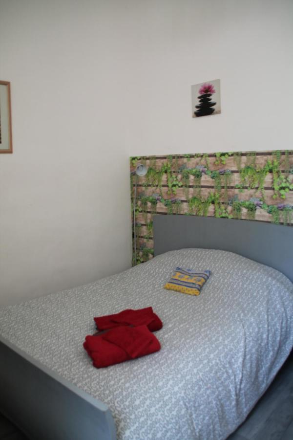 Apartamento Au Bonheur De Lili Fontaine-de-Vaucluse Exterior foto